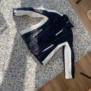 Very flattering winter/ski jacket. Worn previously for Alpine skiing.